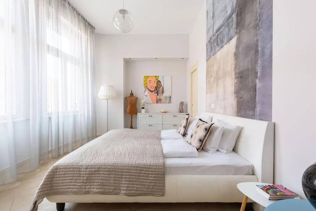 Designer Dream Home With Balcony At Vaci Street Budapeszt Apartament