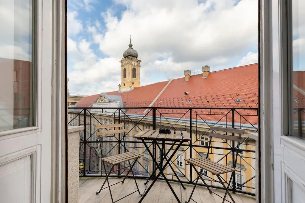 Designer Dream Home With Balcony At Vaci Street Budapeszt