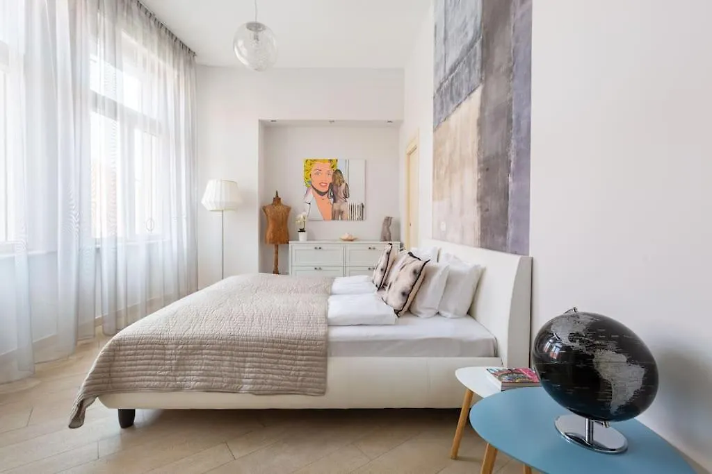 Designer Dream Home With Balcony At Vaci Street Budapeszt