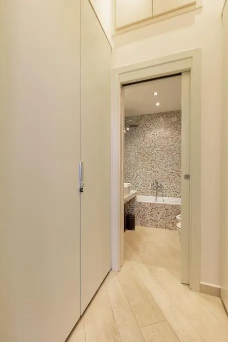 Designer Dream Home With Balcony At Vaci Street Budapest